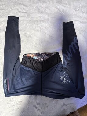 KITSUNE leggings women’s SMALL